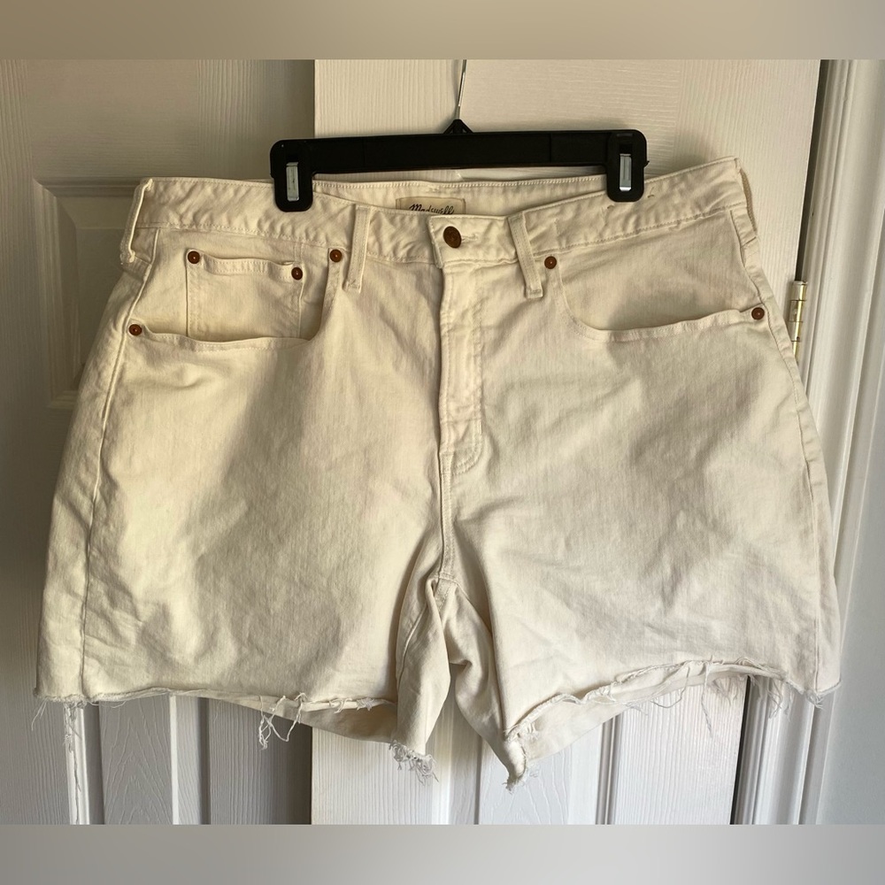 NWOT Madewell Off-White Denim Curvy Perfect Midlength Jean Shorts